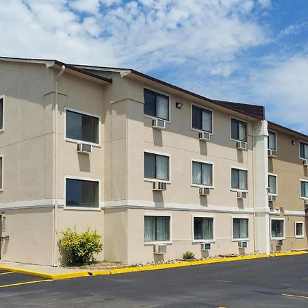 Boarders Inn & Suites By Cobblestone Hotels Waterloo Cedar Falls Exteriör bild