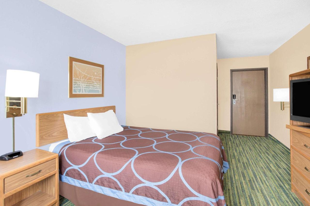 Boarders Inn & Suites By Cobblestone Hotels Waterloo Cedar Falls Exteriör bild