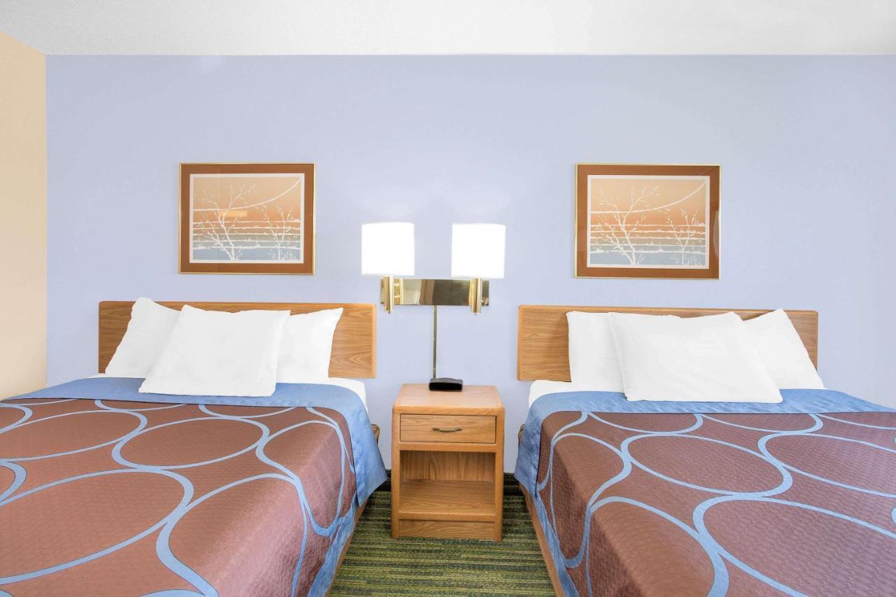 Boarders Inn & Suites By Cobblestone Hotels Waterloo Cedar Falls Exteriör bild
