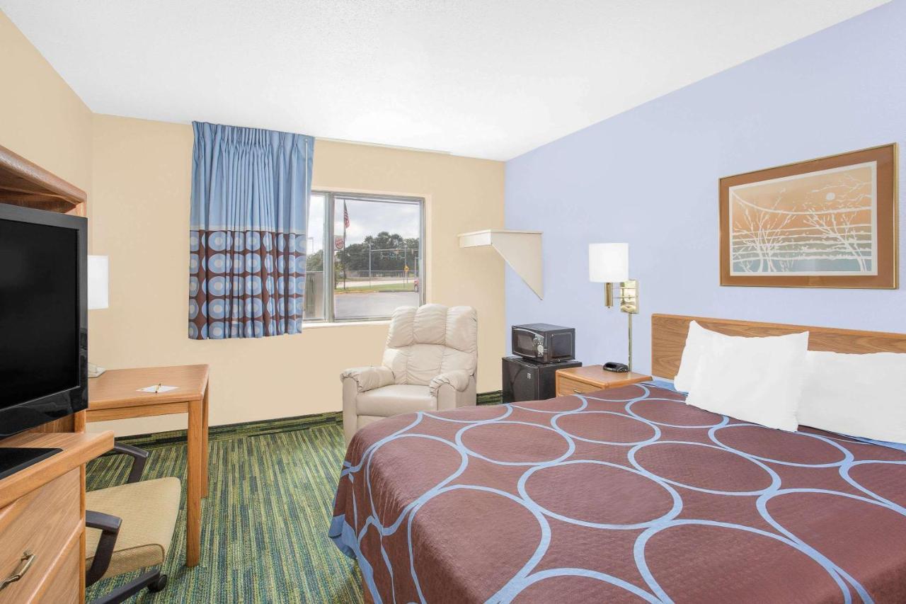 Boarders Inn & Suites By Cobblestone Hotels Waterloo Cedar Falls Exteriör bild