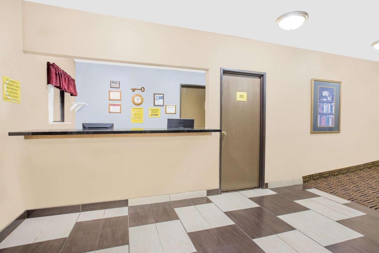 Boarders Inn & Suites By Cobblestone Hotels Waterloo Cedar Falls Exteriör bild