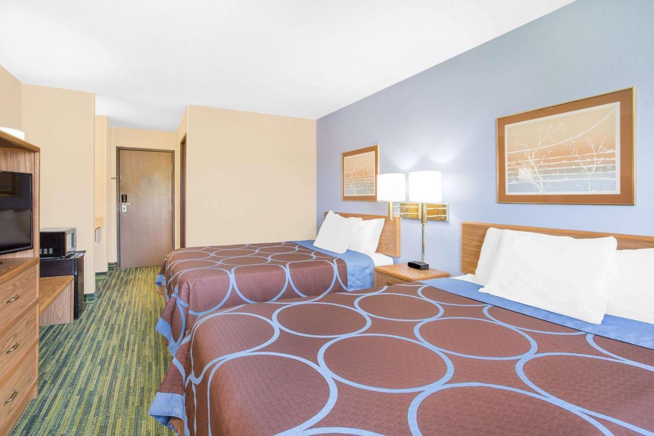 Boarders Inn & Suites By Cobblestone Hotels Waterloo Cedar Falls Exteriör bild