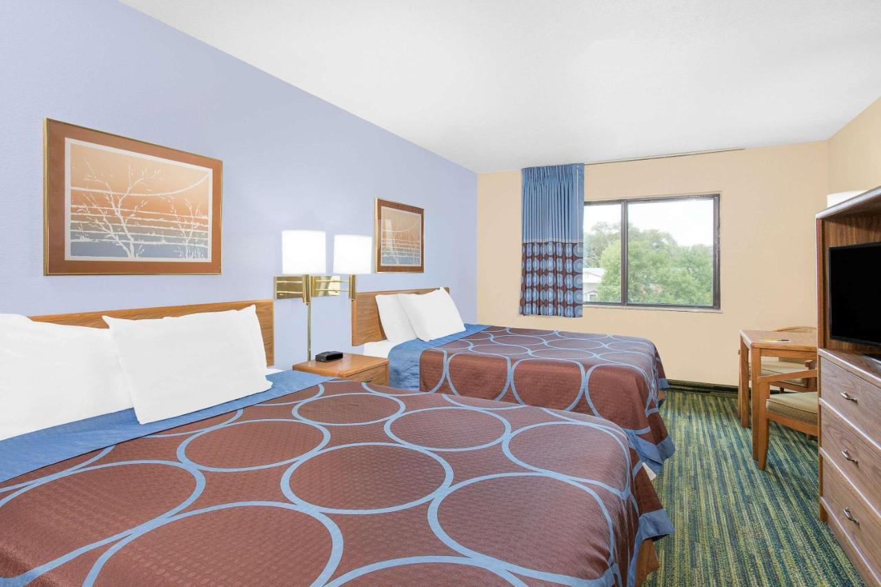 Boarders Inn & Suites By Cobblestone Hotels Waterloo Cedar Falls Exteriör bild