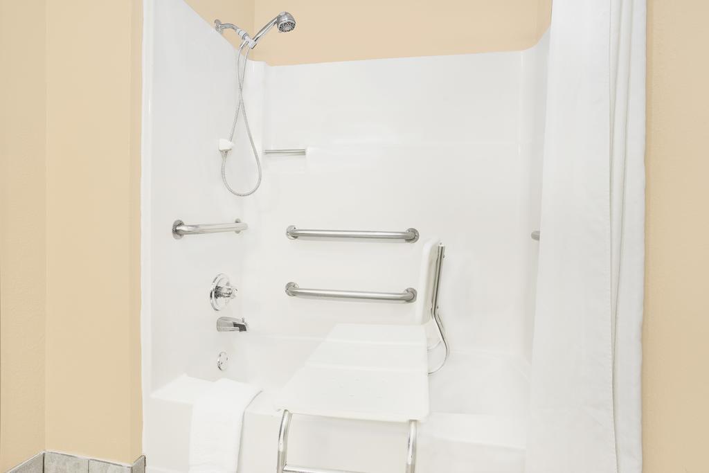 Boarders Inn & Suites By Cobblestone Hotels Waterloo Cedar Falls Exteriör bild