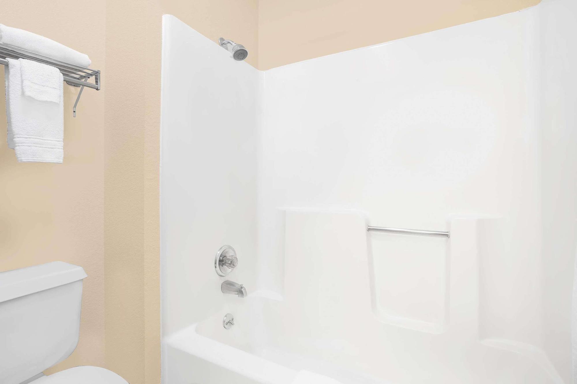 Boarders Inn & Suites By Cobblestone Hotels Waterloo Cedar Falls Exteriör bild
