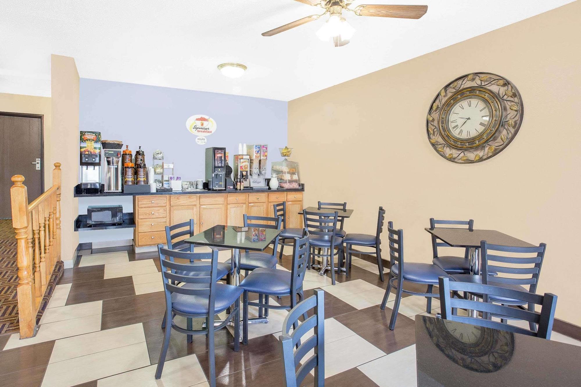 Boarders Inn & Suites By Cobblestone Hotels Waterloo Cedar Falls Exteriör bild